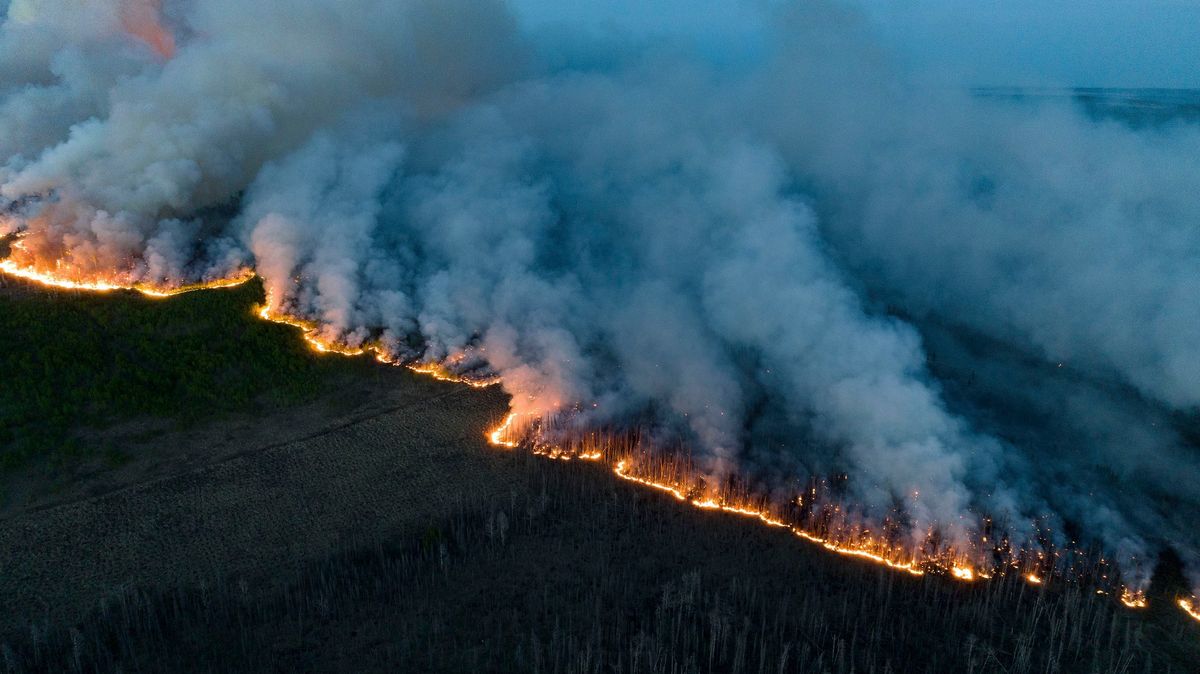 Lesy v Kanadě stále hoří. Na Evropu se valí obří oblak popela